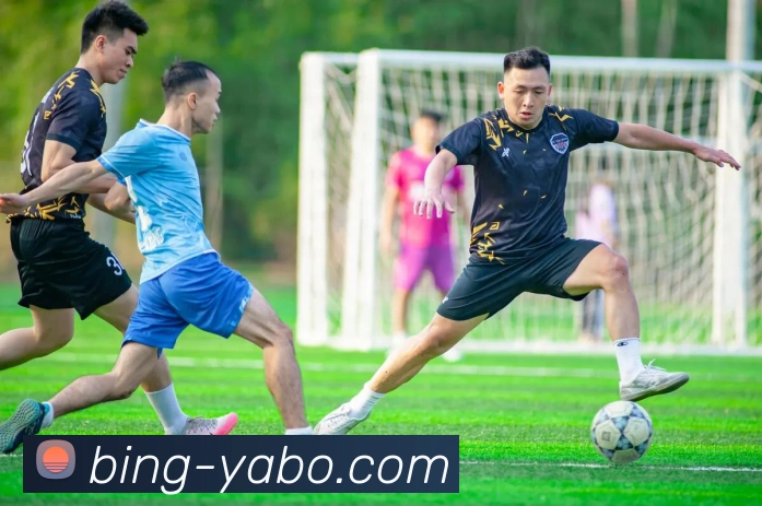 布克创历史新高前八场场均30分5助攻命中率超五成三分命中率达四成